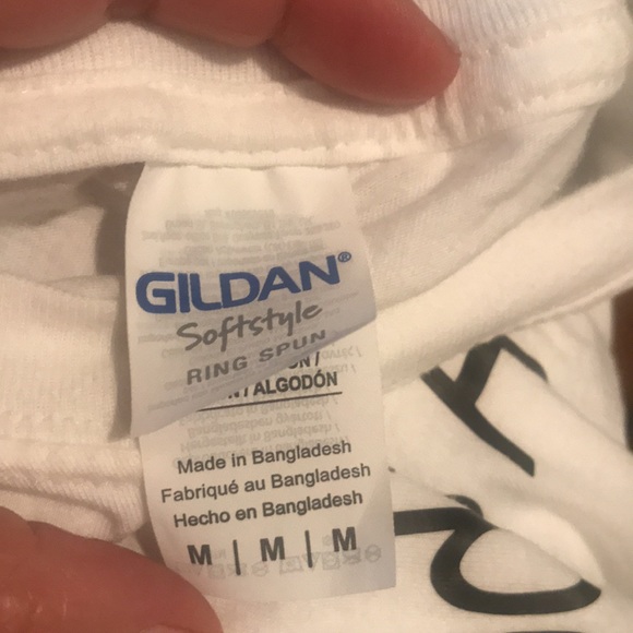 Gildan t Shirt - Picture 3 of 3